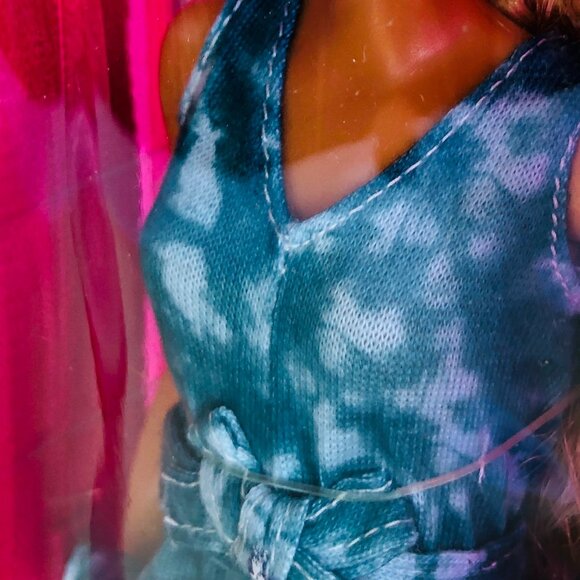 New in Box-Mattel-Barbie Fashionistas Doll #173 Tie-dye Shorts Romper Sunglasses - Picture 9 of 12
